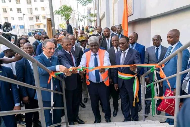 Côte d’Ivoire : Le Premier Ministre Robert Beugré Mambé a remis 1 072 logements aux souscripteurs